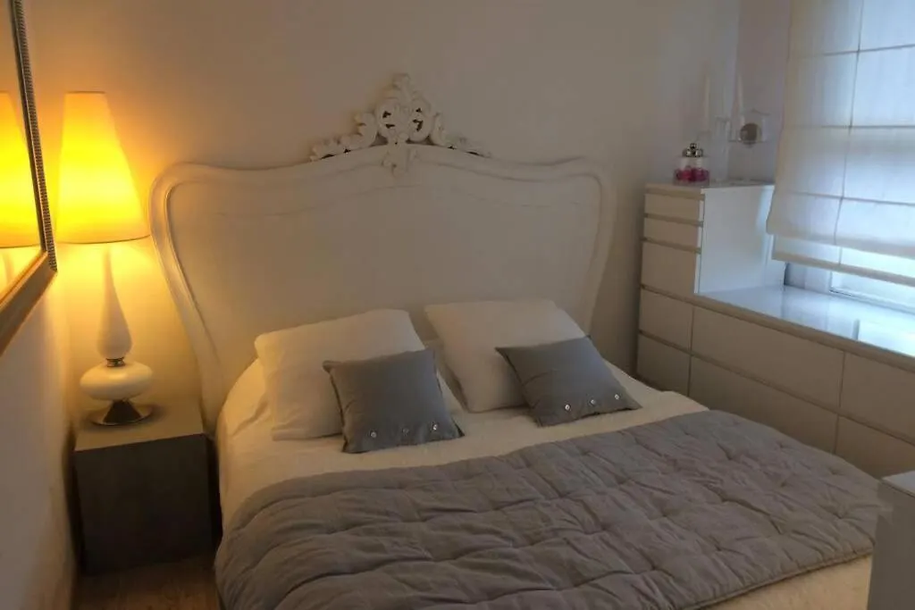Appartement Les pieds dans l eau, vue sur les Îles d’Or à Hyères